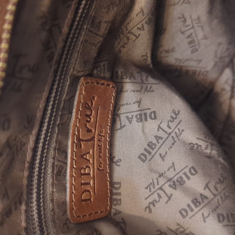 Diva True Crossbody Handbag - Picture 8 of 13